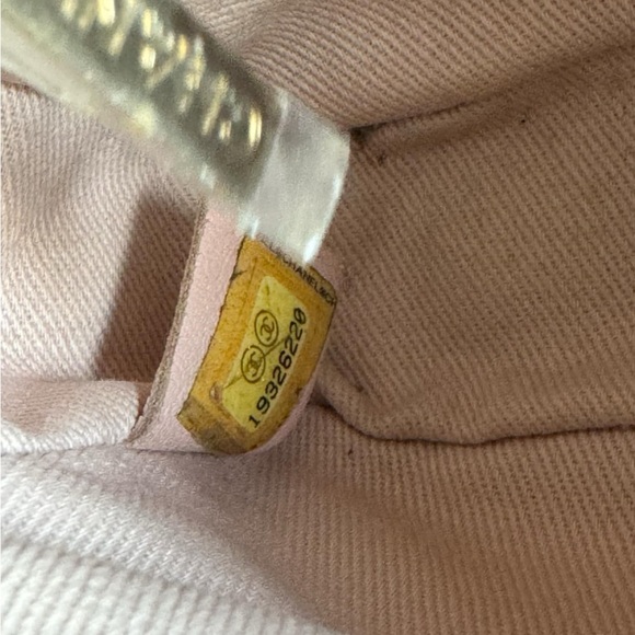 CHANEL Black and Cream Quilted Shoulder Bag with Chain Strap - Picture 14 of 16